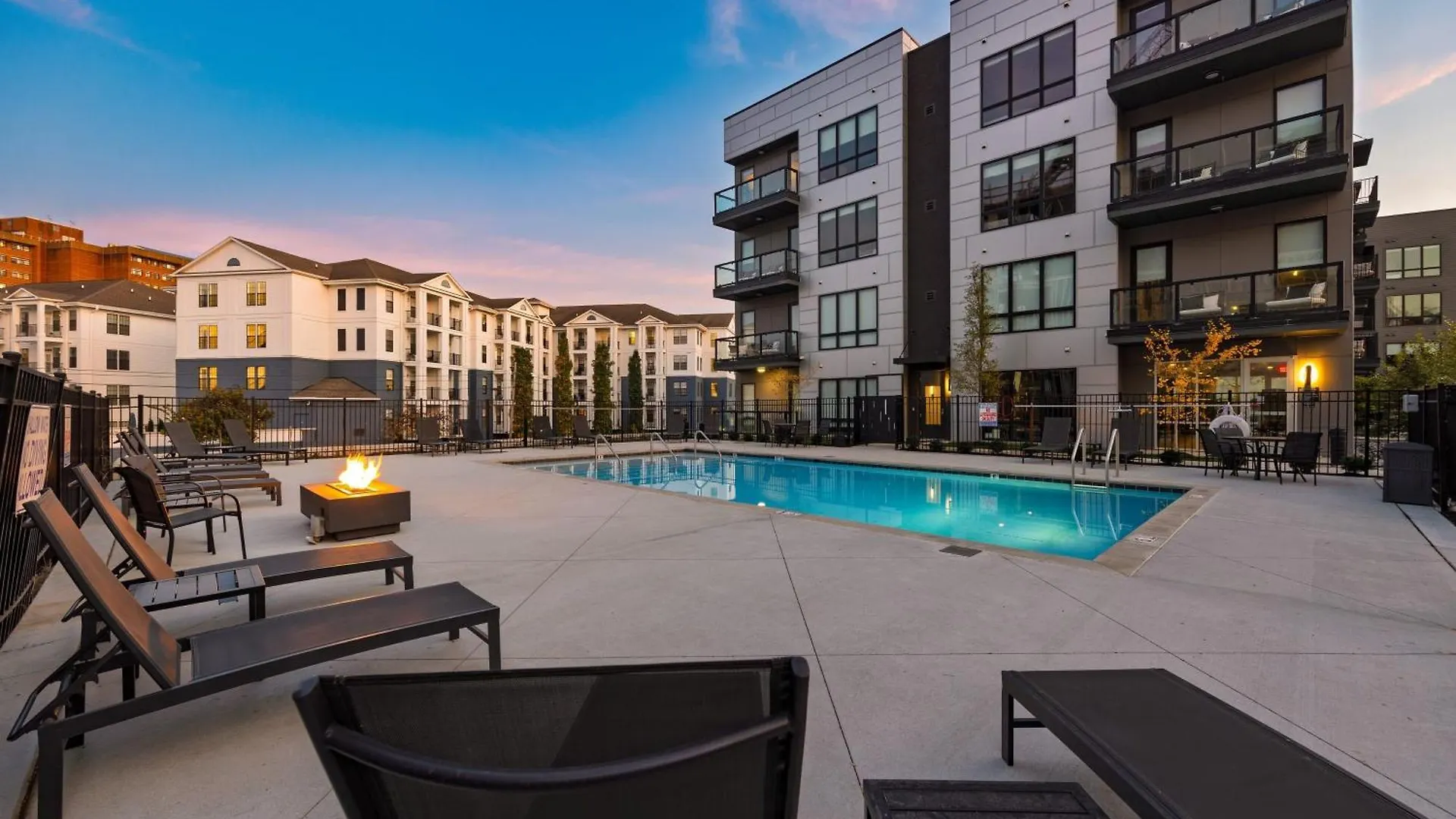 Casa de Férias Sleeps 18 3 Modern Midtown Apartments W Gym Pool Walkable To Shops Eats Nashville