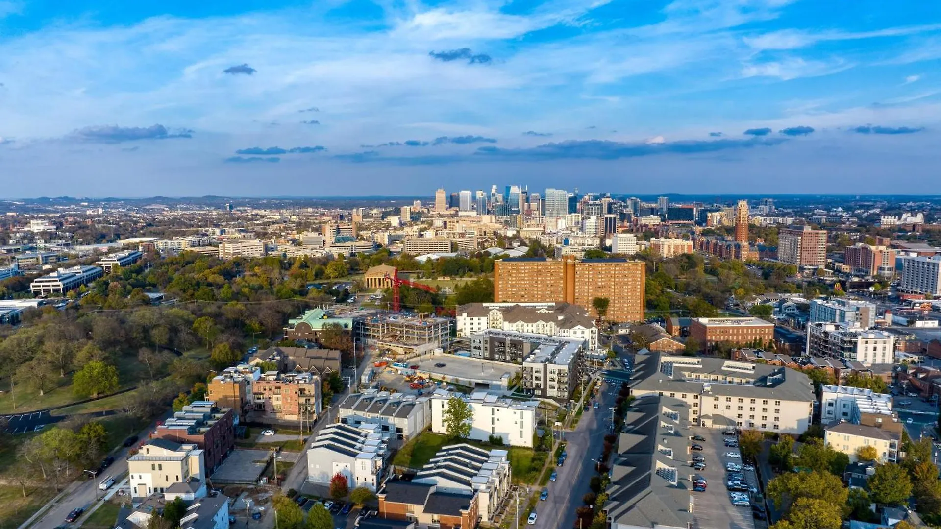 Sleeps 18 3 Modern Midtown Apartments W Gym Pool Walkable To Shops Eats Nashville 0*,  Estados Unidos da América