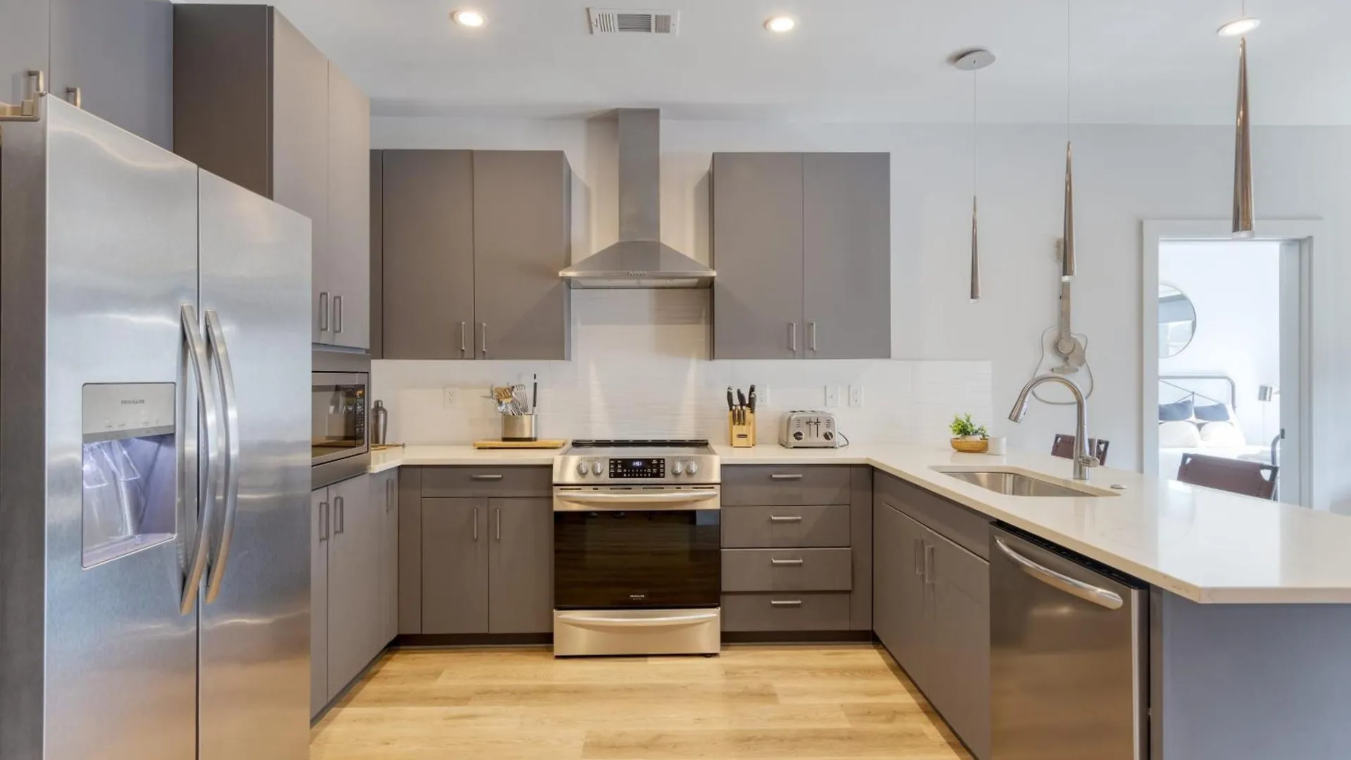 Sleeps 18 3 Modern Midtown Apartments W Gym Pool Walkable To Shops Eats Nashville Estados Unidos da América