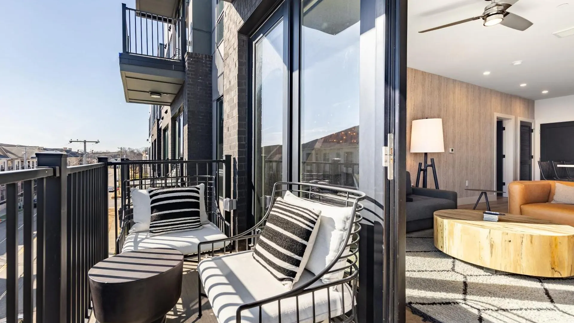 Casa de Férias Sleeps 18 3 Modern Midtown Apartments W Gym Pool Walkable To Shops Eats Nashville