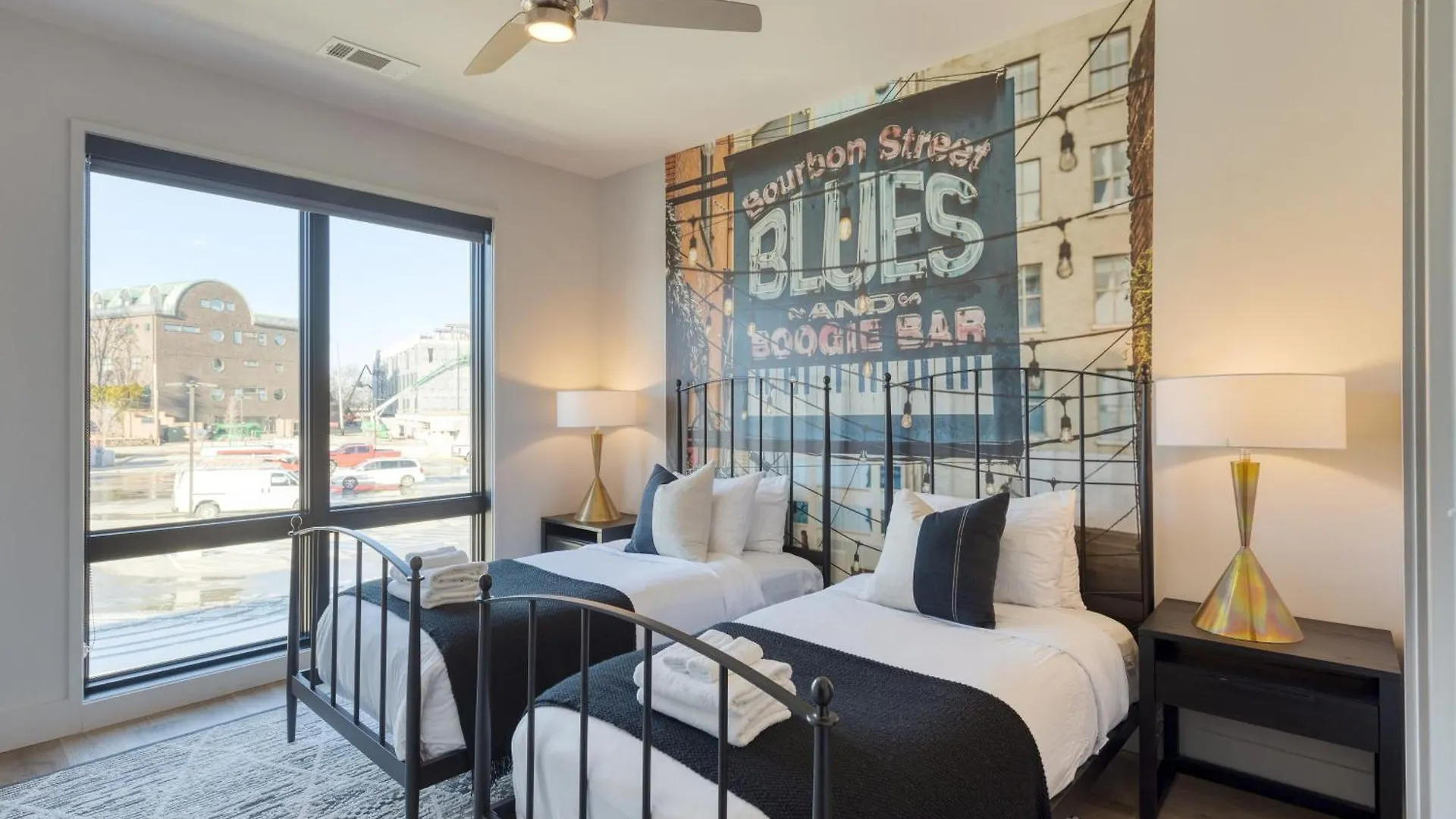 Casa de Férias Sleeps 18 3 Modern Midtown Apartments W Gym Pool Walkable To Shops Eats Nashville
