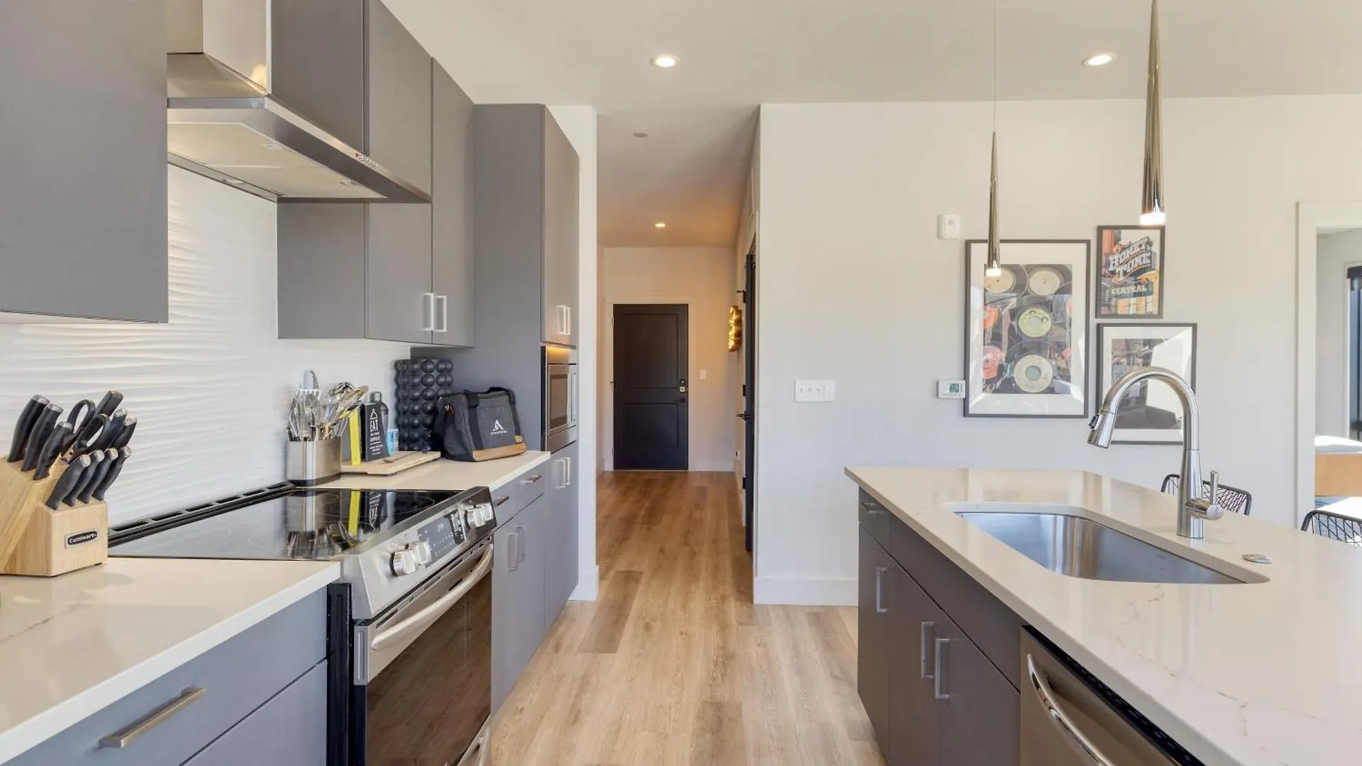 Sleeps 18 3 Modern Midtown Apartments W Gym Pool Walkable To Shops Eats Nashville Casa de Férias